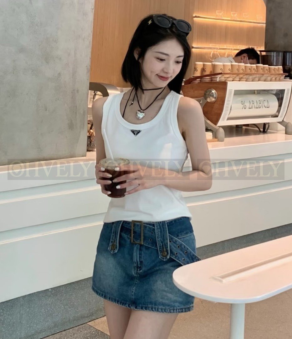 프라다 클래식 삼각로고 나시 탑 베스트
